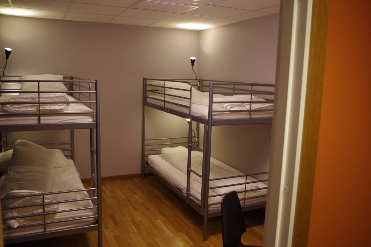 Soundproofing, free WiFi, bed sheets