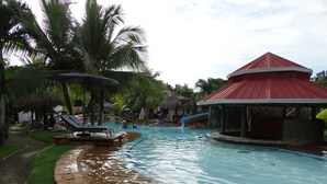 Outdoor pool - Bohol Wonderlagoon Resort (Panglao)