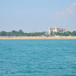 Pantai persendirian