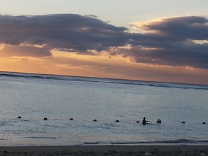 A beach with calm waters and a person in the water. - Sunset Beach Apartment (Flic-en-Flac)