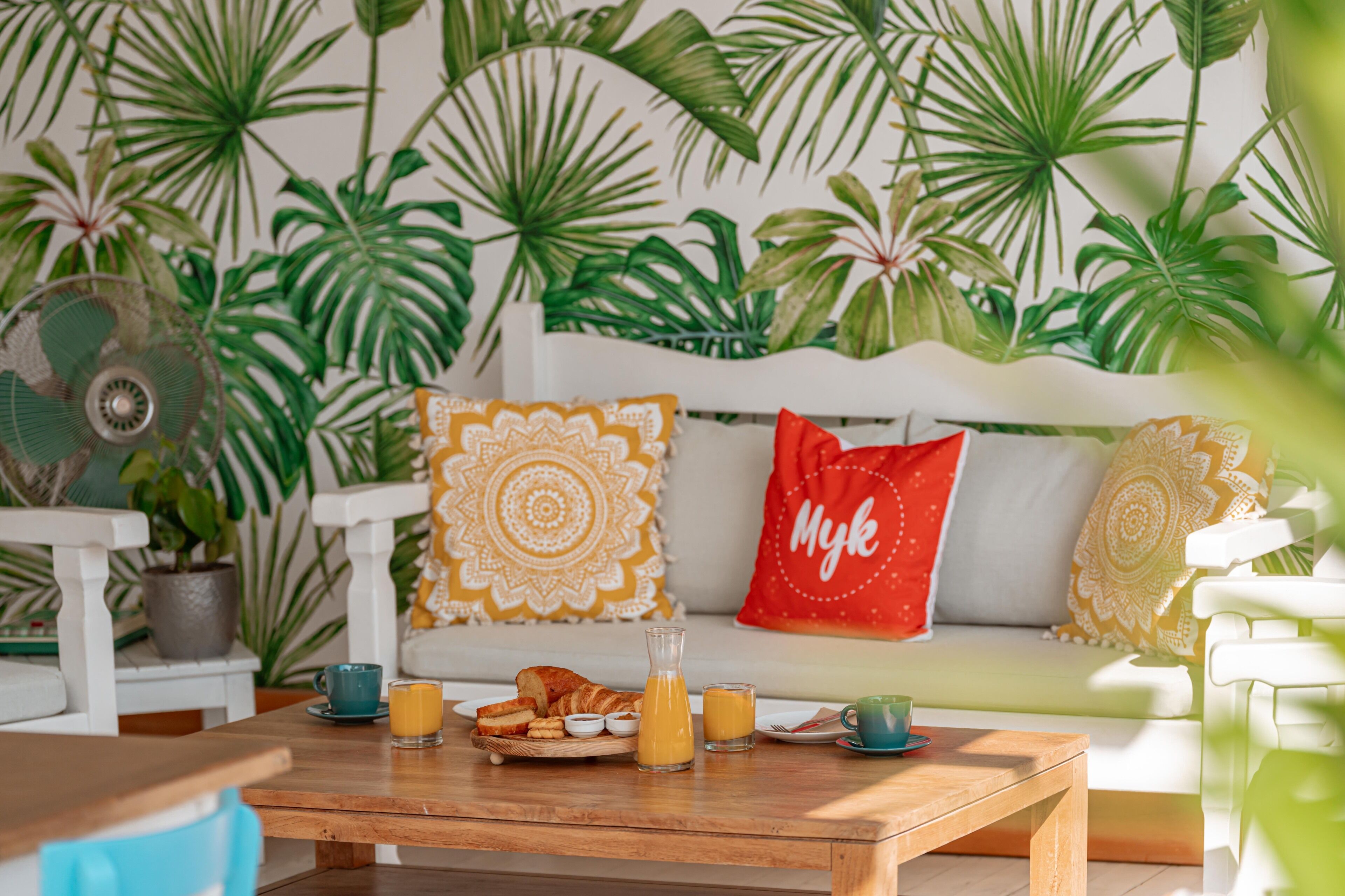 daily full breakfast (eur 25 per person)