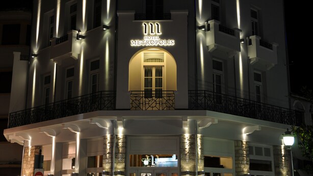 A hotel with a prominent illuminated sign reading "HOTEL METROPOLIS". - Hotel Metropolis (Ioannina)