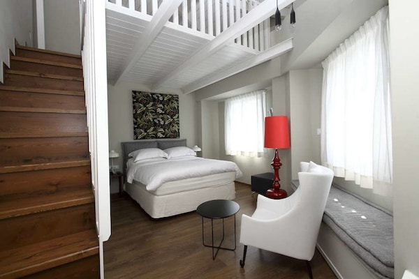 Habitación cuádruple (Maisonette) | Minibar, caja fuerte, sistema de insonorización y wifi gratis