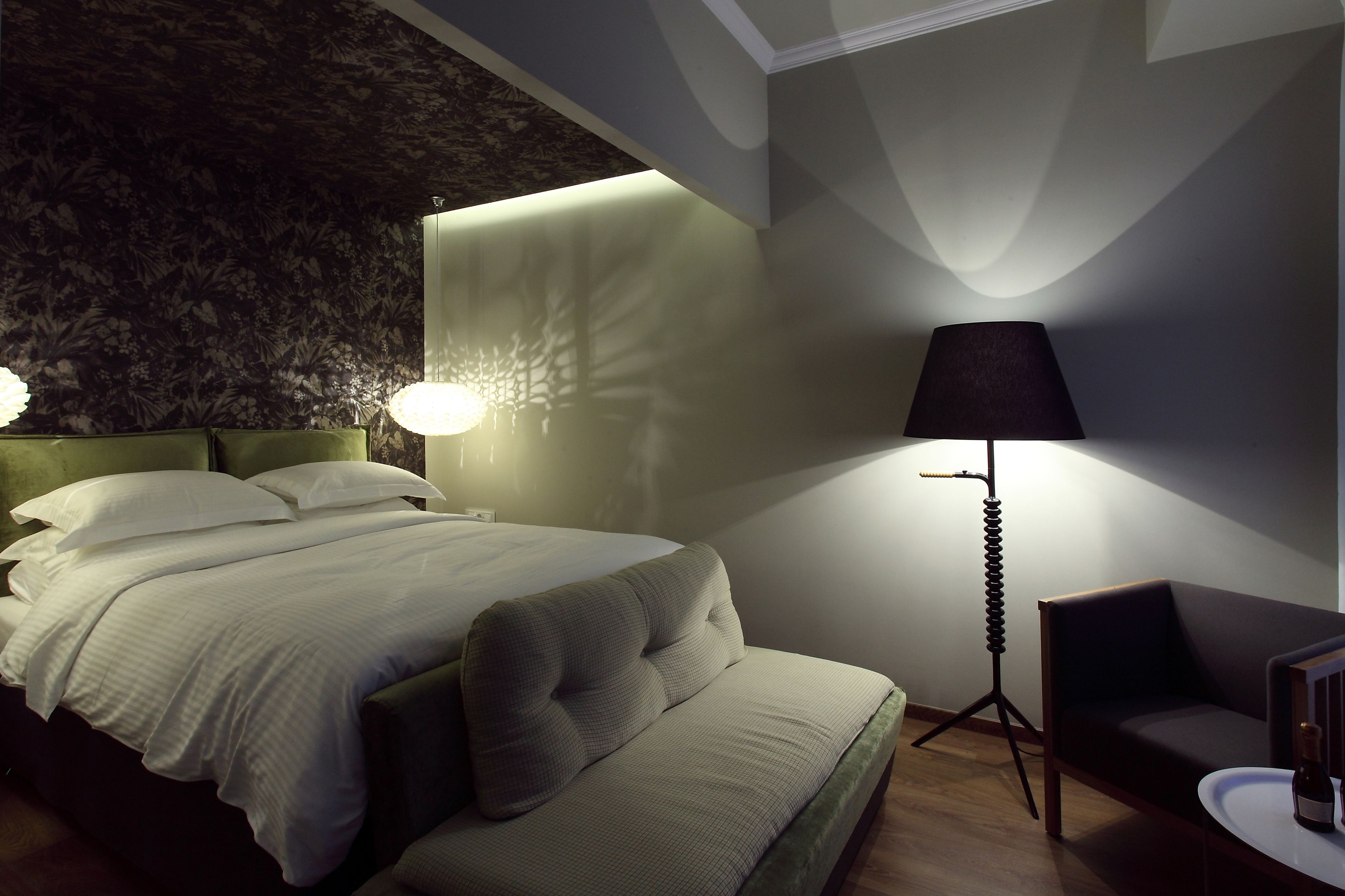 deluxe double room | minibar, in-room safe, soundproofing, free wifi