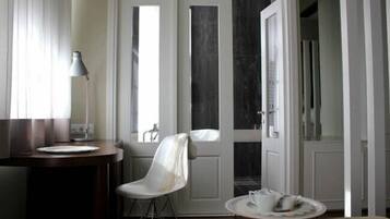 Deluxe Double Room | Room amenity