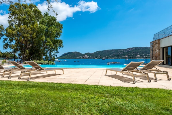 Piscine extérieure (ouverte en saison)