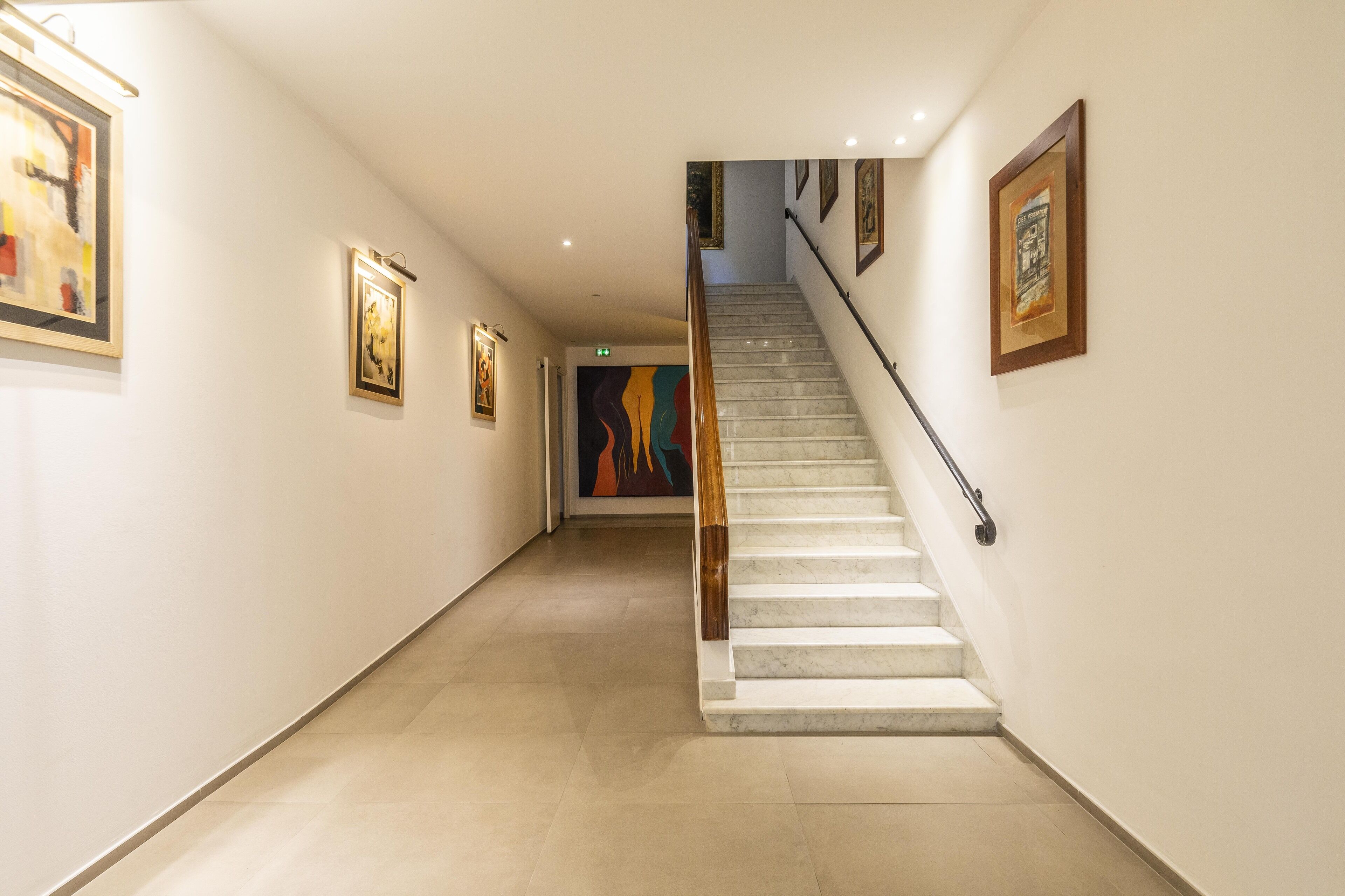 handrails in hallways