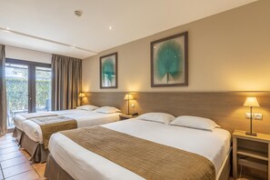 Family Room | In-room safe, desk, soundproofing, free WiFi - Hôtel Shegara (Porto-Vecchio)