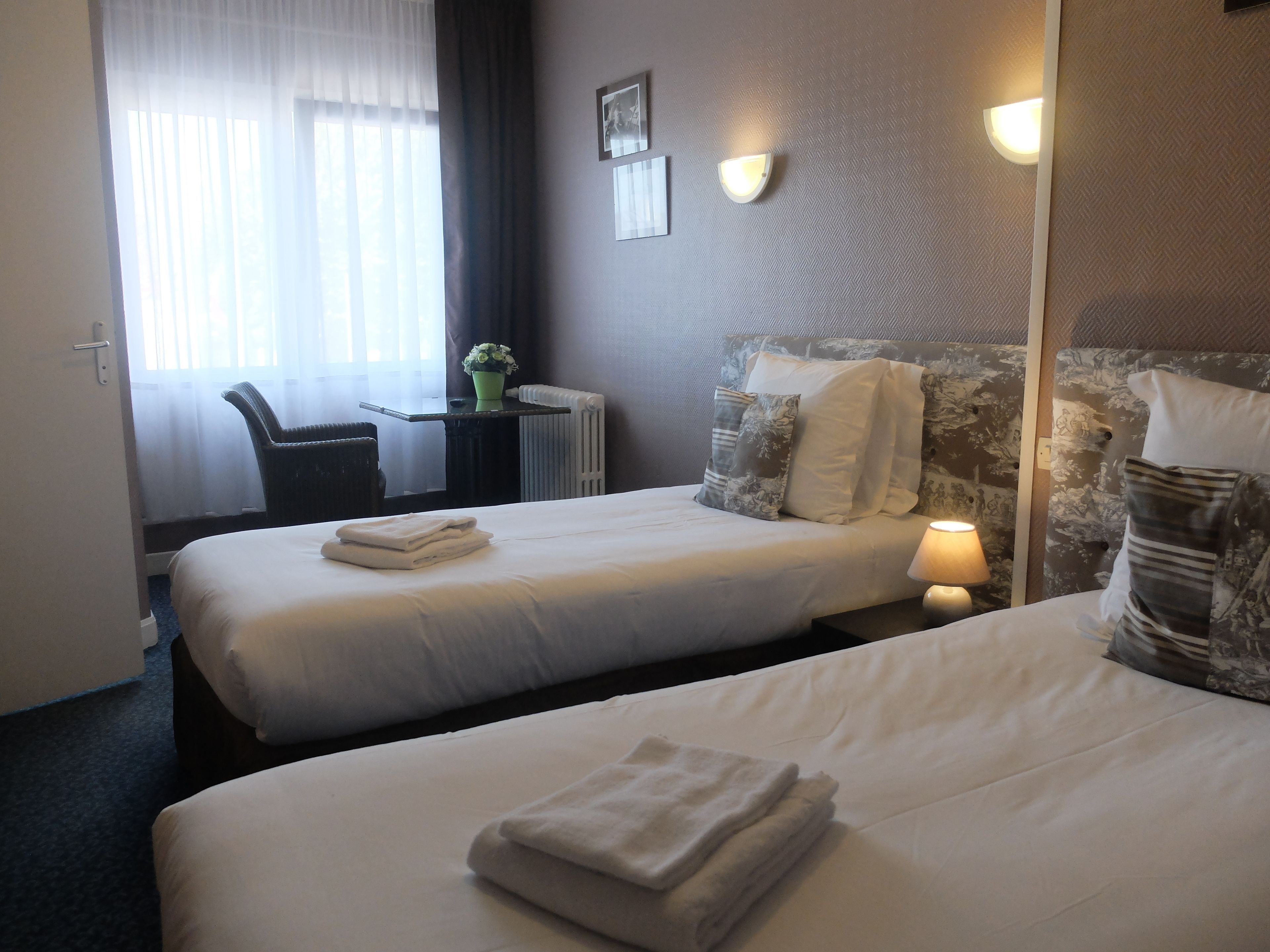 family room | premium bedding, blackout curtains, free wifi, bed sheets