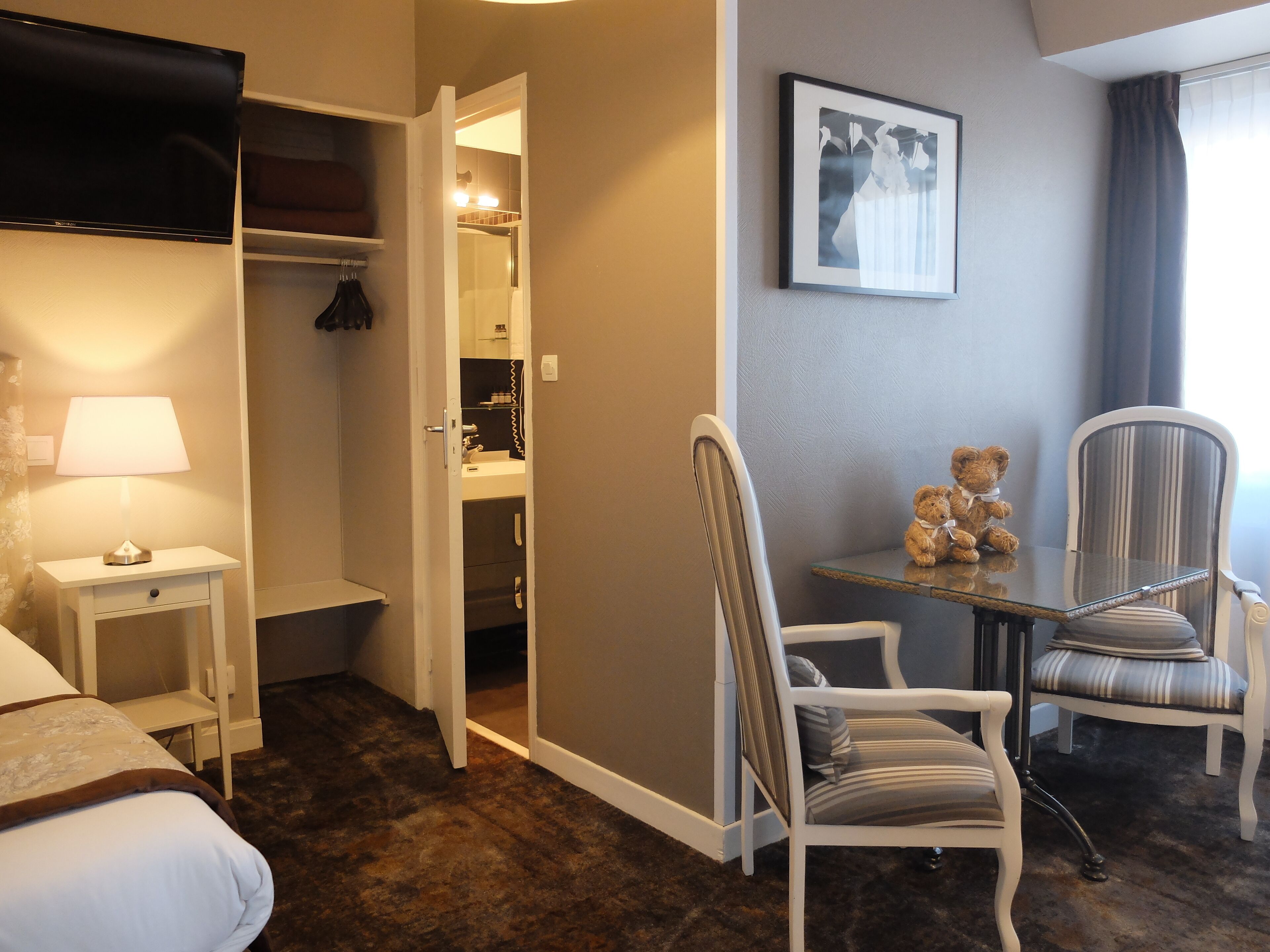 triple room | premium bedding, blackout curtains, free wifi, bed sheets