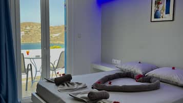 واي فاي مجانًا وملاءات أسرّة