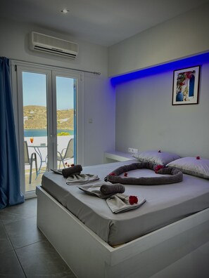 スタンダード ルーム バルコニー シービュー | WiFi (無料)、ベッドシーツ