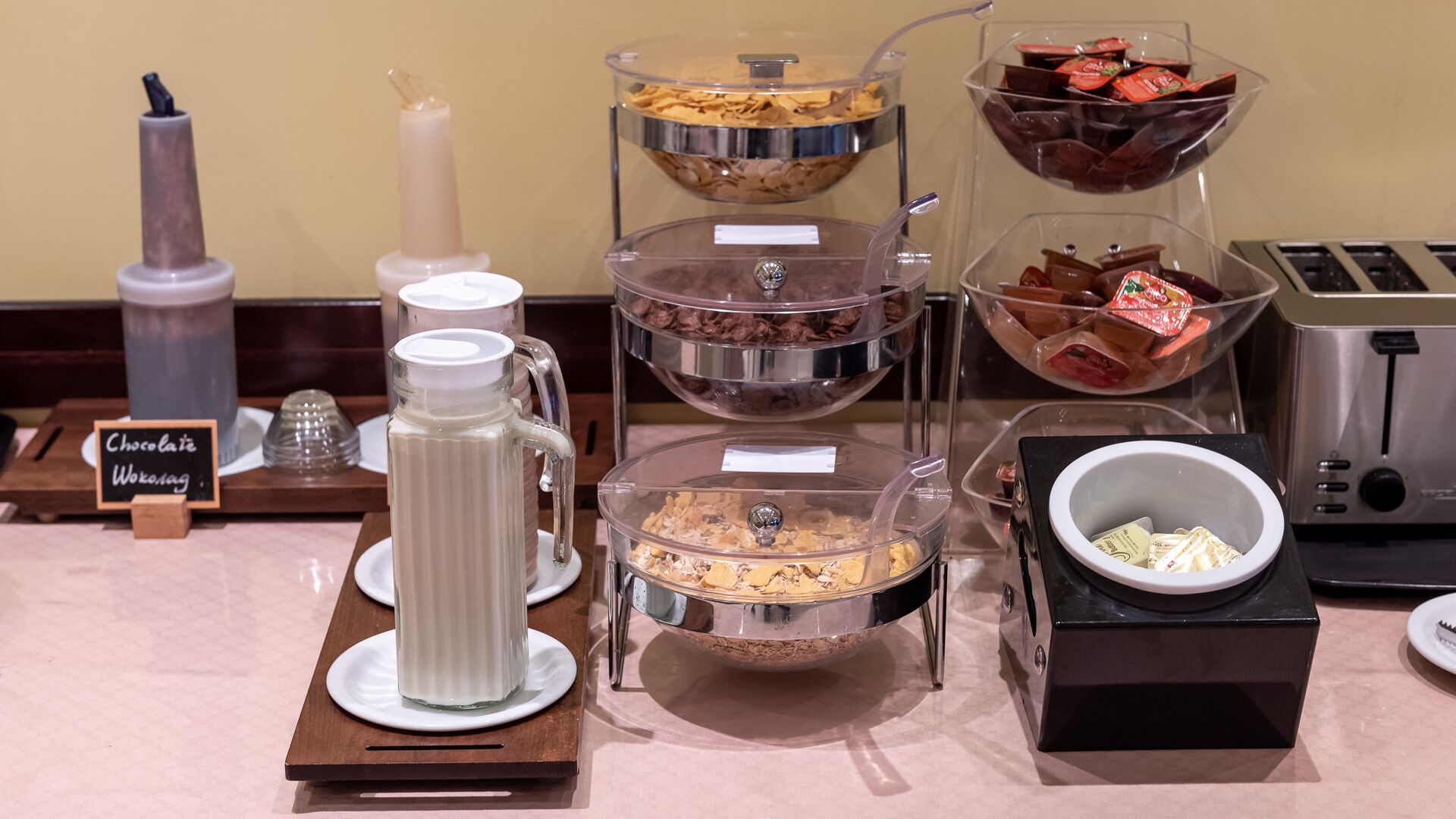 daily buffet breakfast for a fee