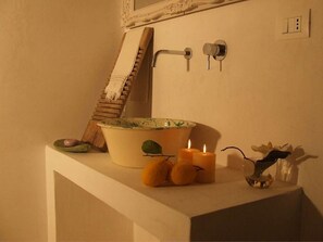 Junior-Suite | Badezimmer | Dusche, kostenlose Toilettenartikel, Haartrockner, Bidet