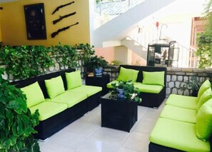 Interior detail - Palm Inn Hotel (Port-au-Prince)