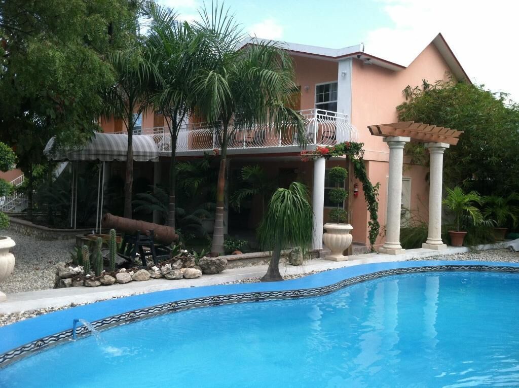 outdoor pool, pool loungers