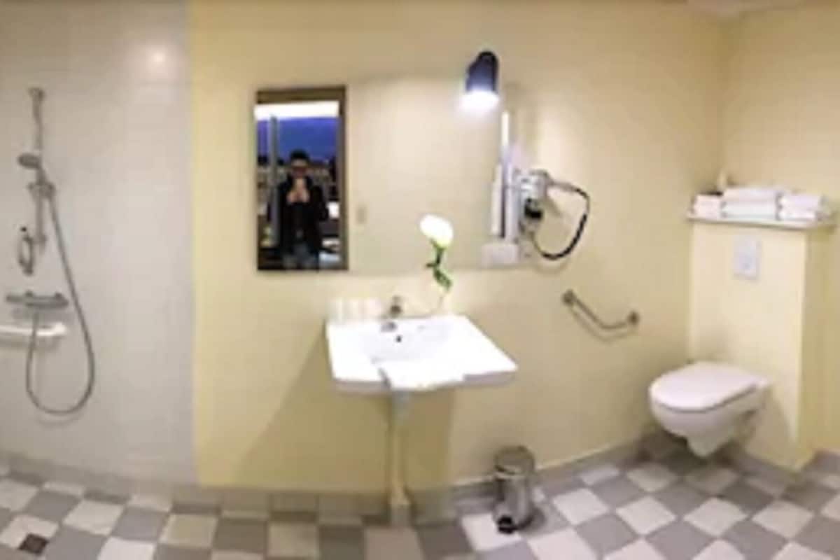 exclusive double room | bathroom | shower, hair dryer, towels, soap