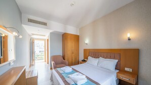 Standard Δωμάτιο | Μίνι μπαρ, χρηματοκιβώτιο στο δωμάτιο, γραφείο 