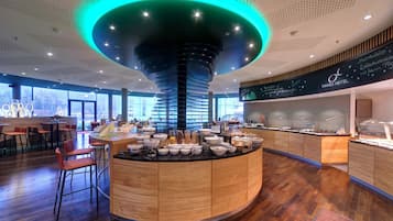 Free buffet breakfast on weekdays