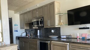Standard Suite, Kitchenette, Beachfront | Private kitchen | Coffee/tea maker, fridge, microwave, stovetop - Le Boot Oceanfront Suites (North Wildwood)