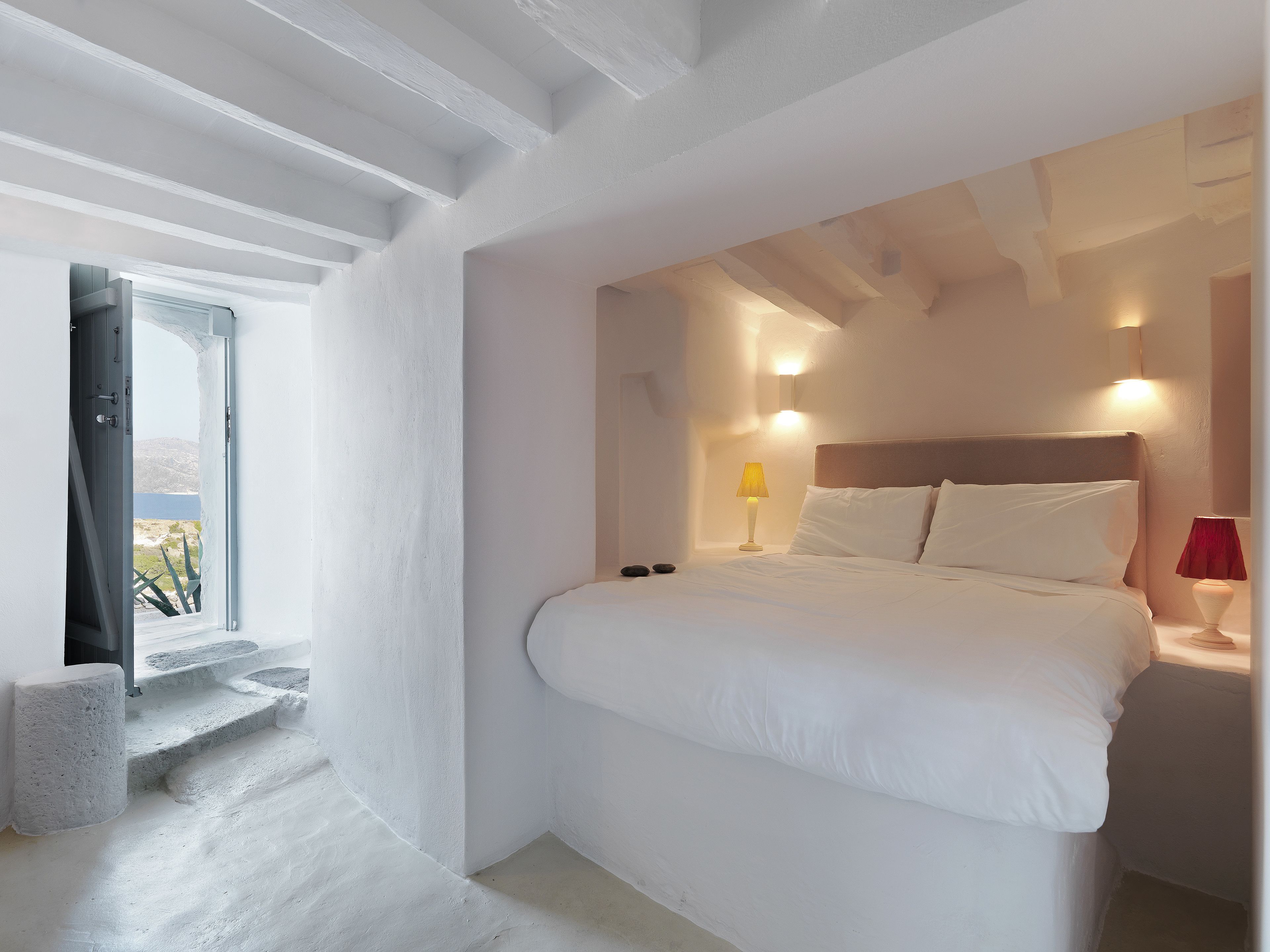 Chambre Quadruple Deluxe, terrasse (Strogilo) | Literie de qualité supérieure, coffres-forts dans les chambres