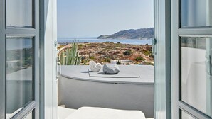An open balcony with a view of the sea and a rocky landscape. - The Windmill Kimolos (Kimolos)