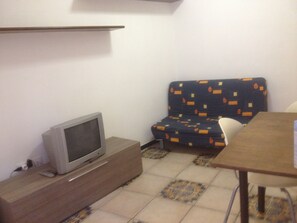 Apartment, 1 Bedroom | Living area