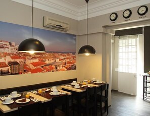 Café da manhã continental todos os dias (EUR 7.5 por pessoa) 