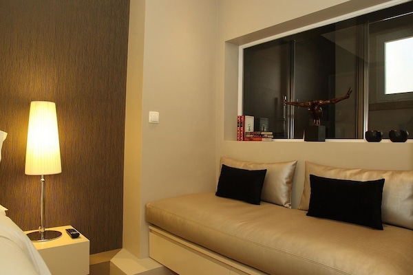 Quarto casal superior | Frigobar, cofres nos quartos, cortinas blackout, quartos à prova de som