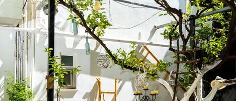 Der serveres morgenmad, aftensmad og græske retter