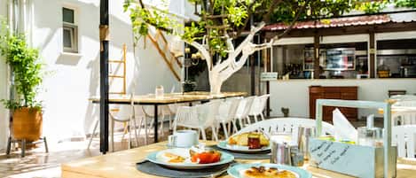 Daily English breakfast (EUR 12 per person)