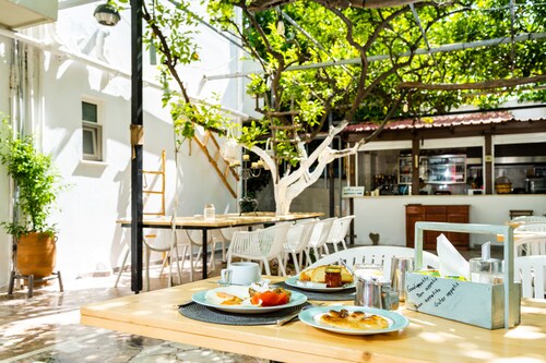 Lefka Hotel, Apartments & Studios