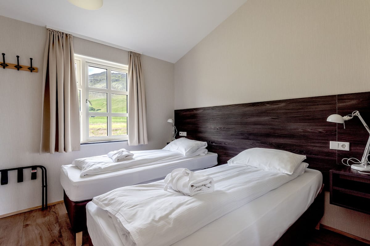 deluxe apartment, 1 bedroom, non smoking, mountain view | 1 bedroom, premium bedding, desk, blackout curtains