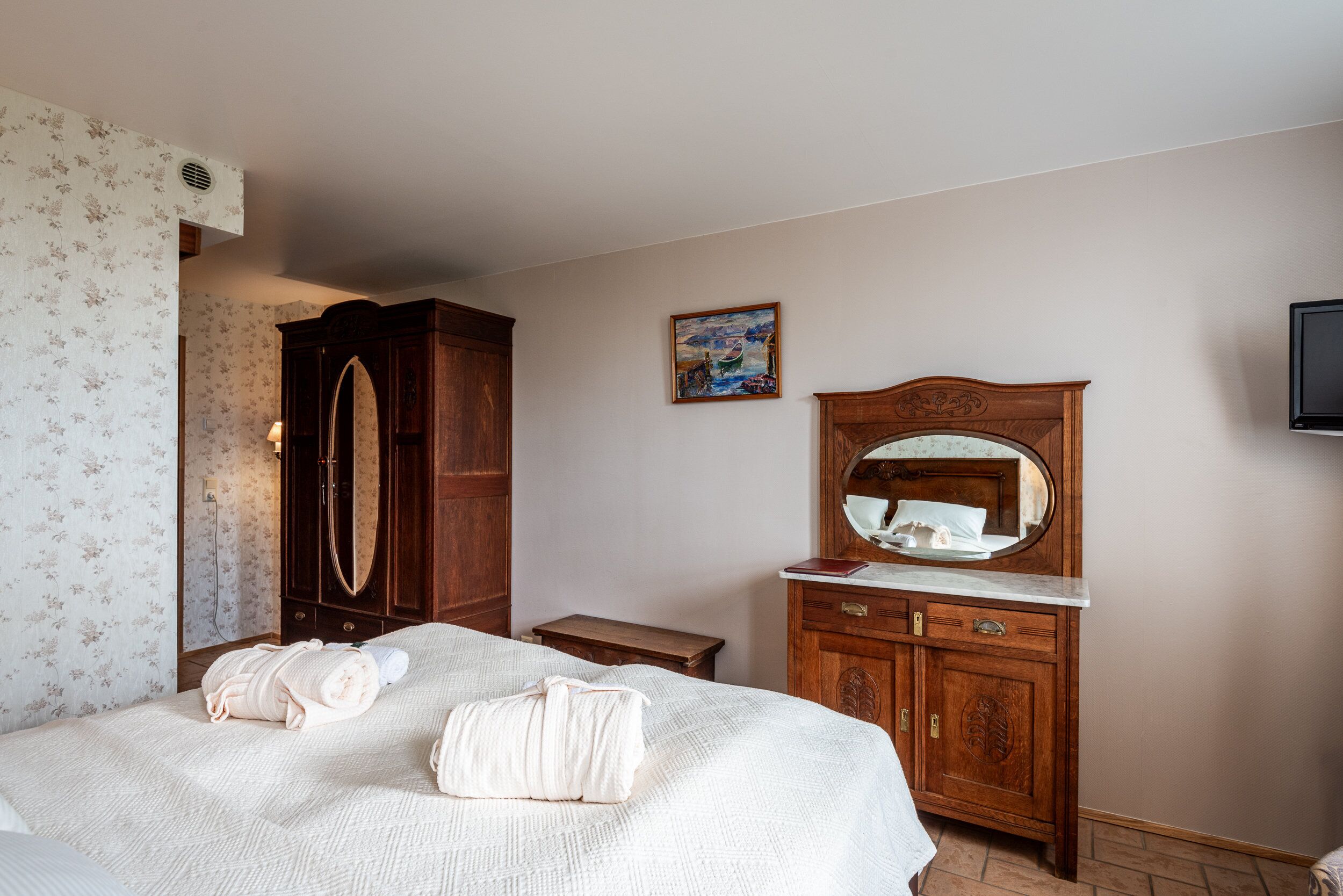 Standard Double or Twin Room | Premium bedding, desk, blackout drapes, free cribs/infant beds