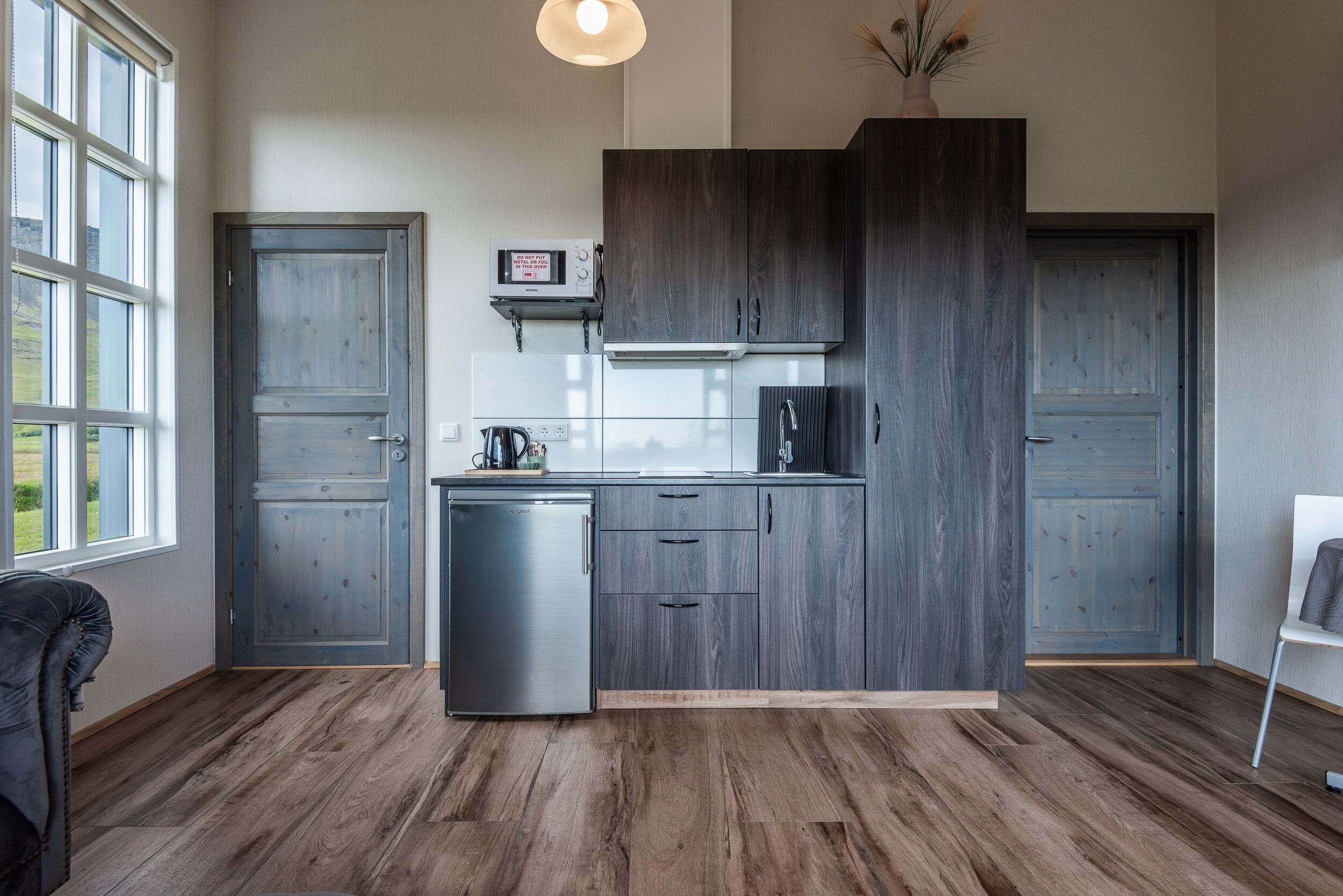 deluxe apartment, 1 bedroom, non smoking, mountain view | private kitchen | coffee/tea maker, electric kettle