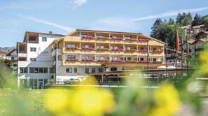 Front of property - Hotel Condor (Marebbe)