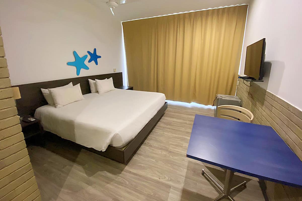 Tweepersoonskamer | Luxe beddengoed, een minibar, een kluis op de kamer, gratis wifi