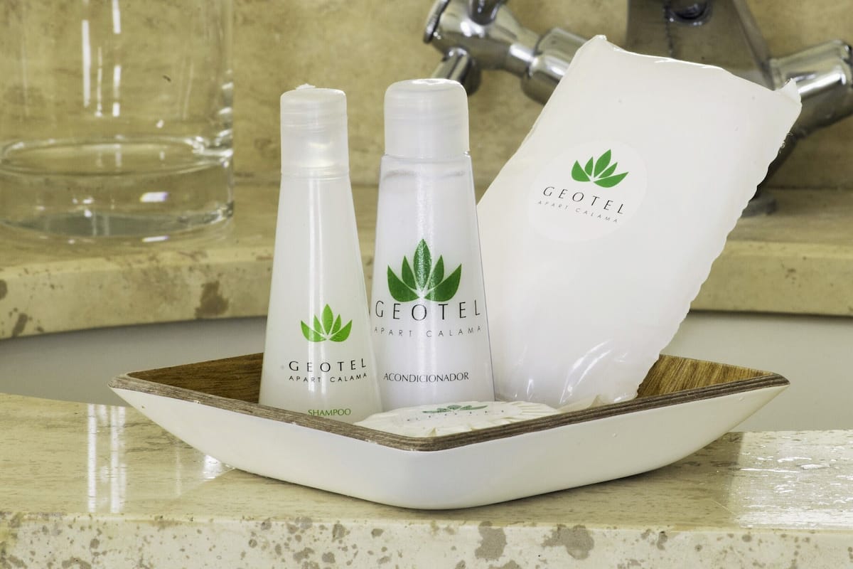 shower, rainfall showerhead, free toiletries, hair dryer