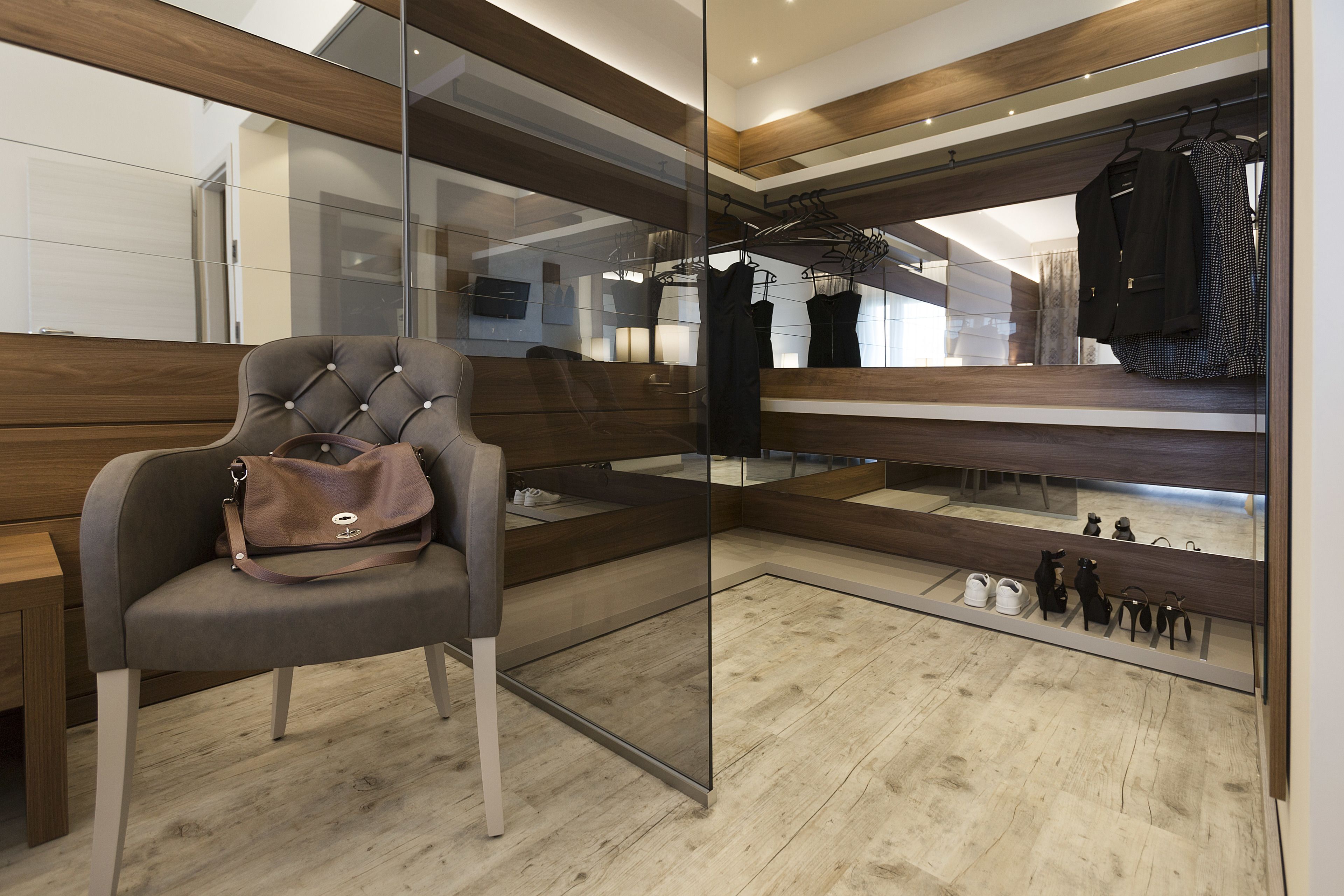 family room (superior) | 1 bedroom, minibar, in-room safe, individually decorated