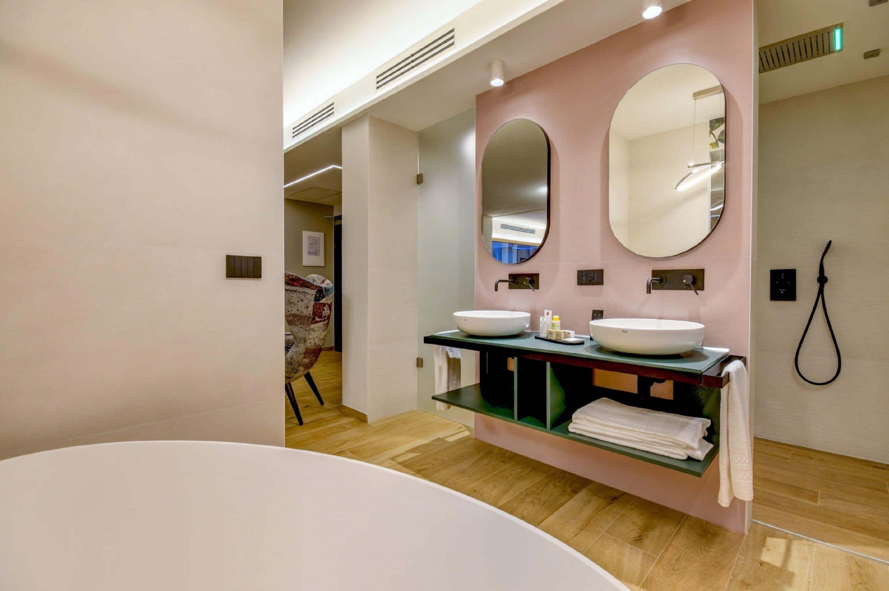 suite, lake view (suite spa) | bathroom | separate bathtub and shower, free toiletries, hair dryer, bidet