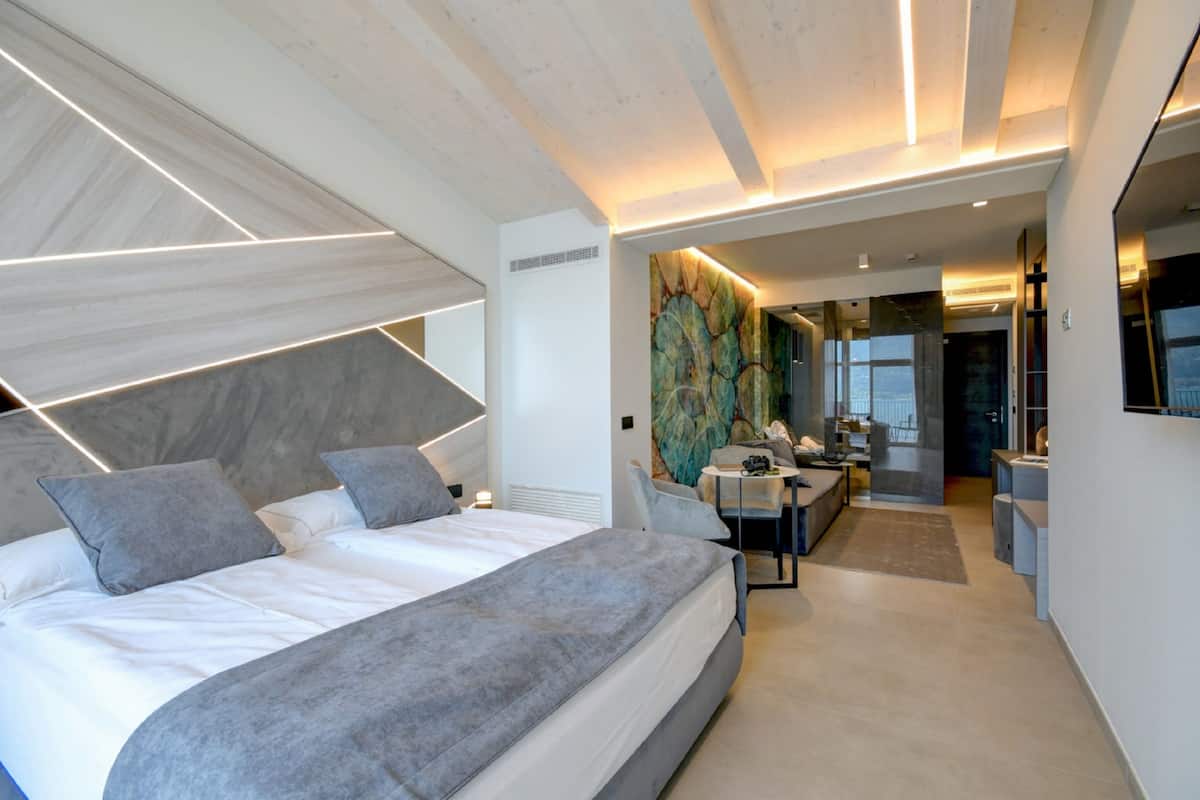 suite, lake view | 1 bedroom, minibar, in-room safe, individually decorated