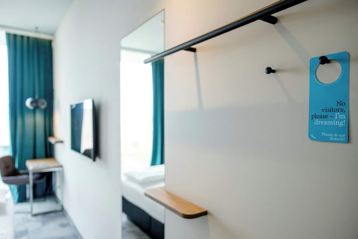 Room (The One) | Egyptian cotton sheets, desk, blackout drapes, soundproofing