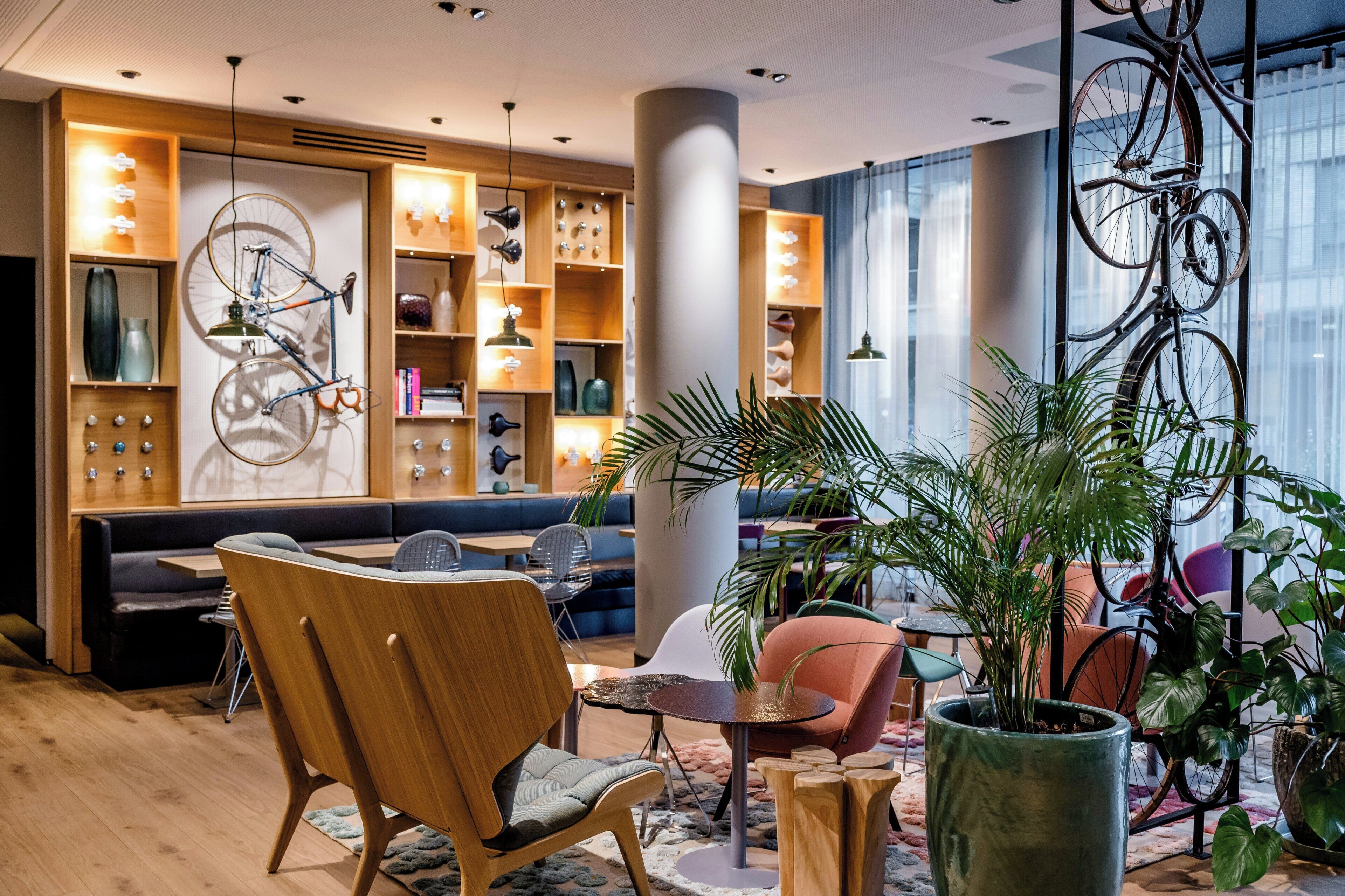 Lobby lounge