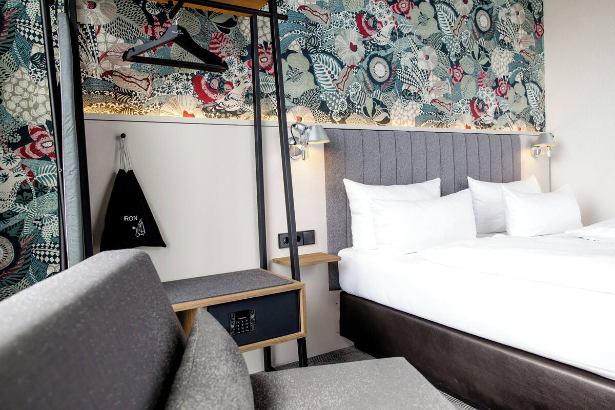 Room, 1 King Bed (Special One) | Egyptian cotton sheets, desk, blackout drapes, soundproofing