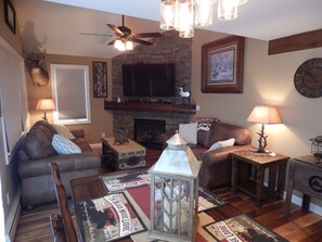 House, 2 Bedrooms | Living room | Flat-screen TV, fireplace, DVD player - Farmstead House (Galena)
