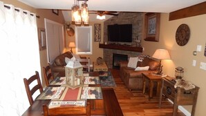 House, 2 Bedrooms | 2 bedrooms, iron/ironing board, individually decorated - Farmstead House (Galena)