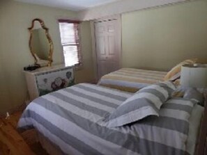 House, 2 Bedrooms | 1 bedroom, desk, free WiFi - House on Settler Lane (Galena)