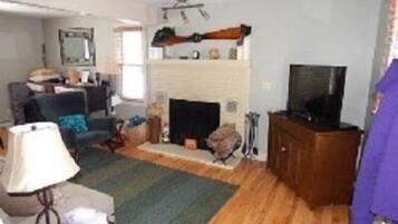 House, 2 Bedrooms | 1 bedroom, desk, free WiFi