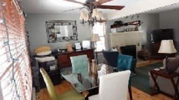 Rumah, 2 kamar tidur | 1 kamar tidur, meja kerja, dan Wi-Fi gratis