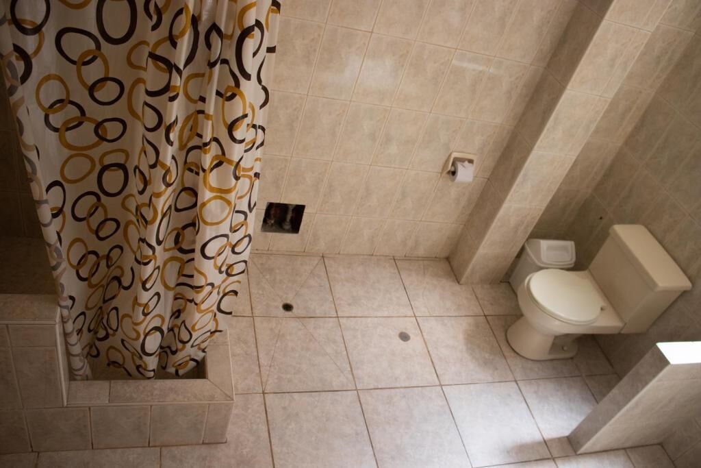 Douche, articles de toilette gratuits